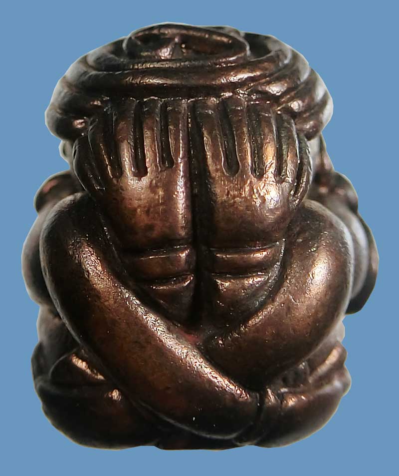 ลูกอมปิดตา สอดเข่ามหายันต์ ขุนพันธรักษ์ราชเดช พุทธาคมเขาอ้อ ปี 2544 เนื้อนวะโลหะ กล่องเดิมสวยๆครับ