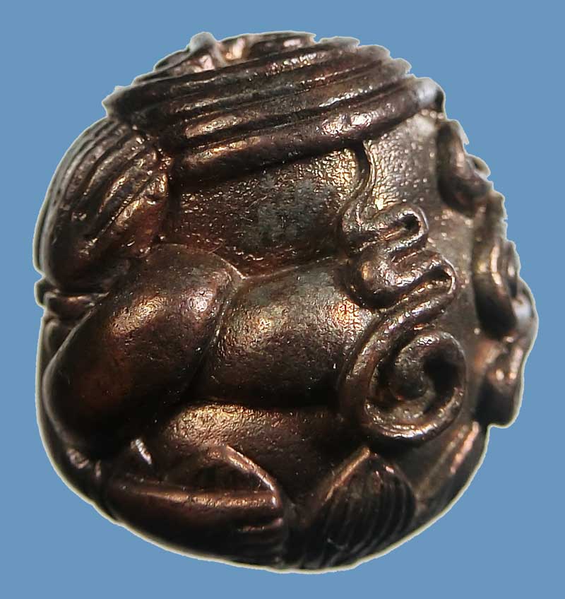 ลูกอมปิดตา สอดเข่ามหายันต์ ขุนพันธรักษ์ราชเดช พุทธาคมเขาอ้อ ปี 2544 เนื้อนวะโลหะ กล่องเดิมสวยๆครับ