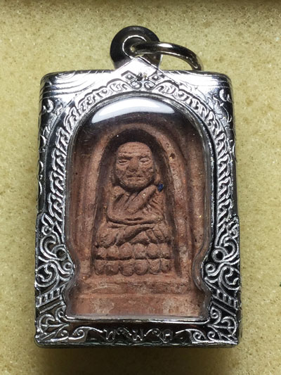 หลวงปู่ทวด รุ่นสร้างบ้านให้แม่ พิมพิ์สี่เหลี่ยม ตอกโค๊ด พิธีเดียวกับ สก. ปี 44 พร้อมเลี่ยมให้แล้วครั