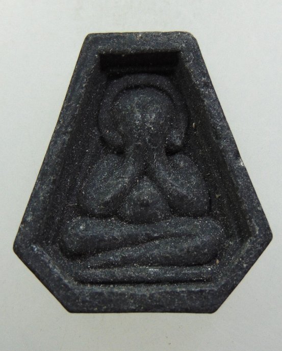 ๒๐ พระปิดตาหลวงปู่เลิศ วัดชุมพล