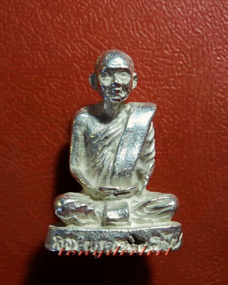 รูปหล่อสมเด็จพระญาณสังวร สมเด็จพระสังฆราช ที่ระลึกสร้างตึกโรงพยาบาลพหลฯ เนื้อเงิน สวยมากค่ะ