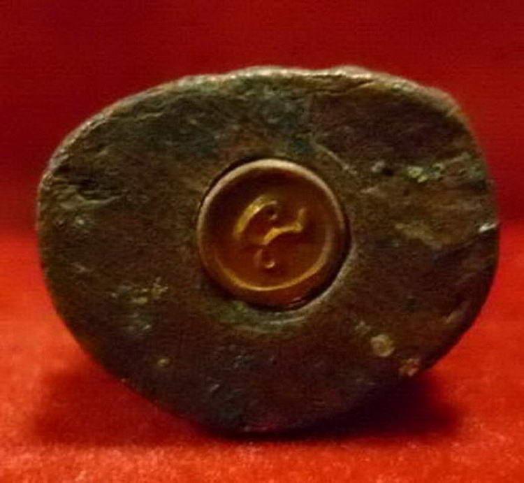 หลวงปู่ทวดลอยองค์  เนื้อเมฆสิทธิ์ วัดนาทวี จ.สงขลา ปี ๒๕๕๑ 