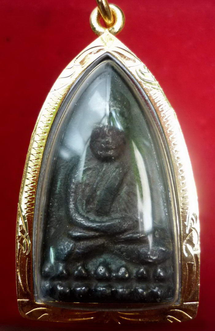 หลวงปู่ทวดพิมพ์ใหญ่หลังเตารีด เนื้อเมฆพัตร อาจารย์นองวัดทรายขาว จ.ปัตตานี จัดสร้าง ปี ๒๕๓๘ 