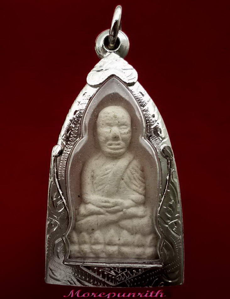 พระหลวงปู่ทวดเนื้อผงพุทธคุณ พิมพ์ใหญ่ ด้านหลังโรยผงตะไบ( ๙ ๕๐) พระอาจารย์ผัน วัดทรายขาว จ.สงขลา