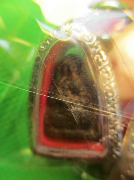 พระปิดตาพิมพ์เสริมฐาน หลังยันต์ ลป.คำพันธ์ วัดธาตุมหาชัย ปี33.. เนื้อผงเกสรพร้อมกรอบพร้อมแหนบ อายุพร