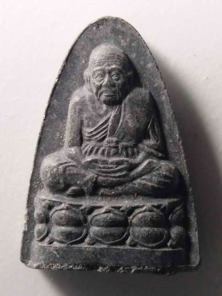 20 บาทหลวงปู่ทวดเนื้อผง ใบลานสร้างปี 2539 ด้านหลังมีอักษรย่อ น่าจะออกวัดอื่นไม่ใช่ออกวัดช้างให้ ขอลง