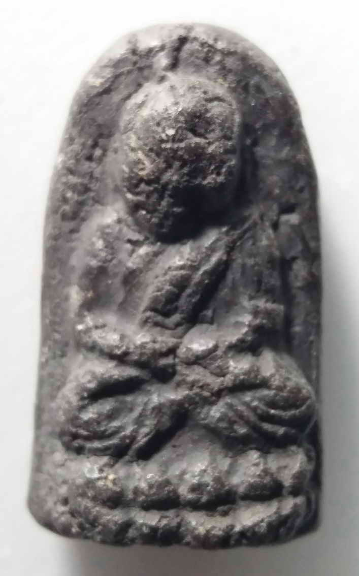 20 บาท หลวงปู่ทวดเนื้อผงใบลาน น่าจะออกวัดอื่นไม่ได้ออกวัดช้างให้ ขอลงกระดานนี้ครับ BOXP 1