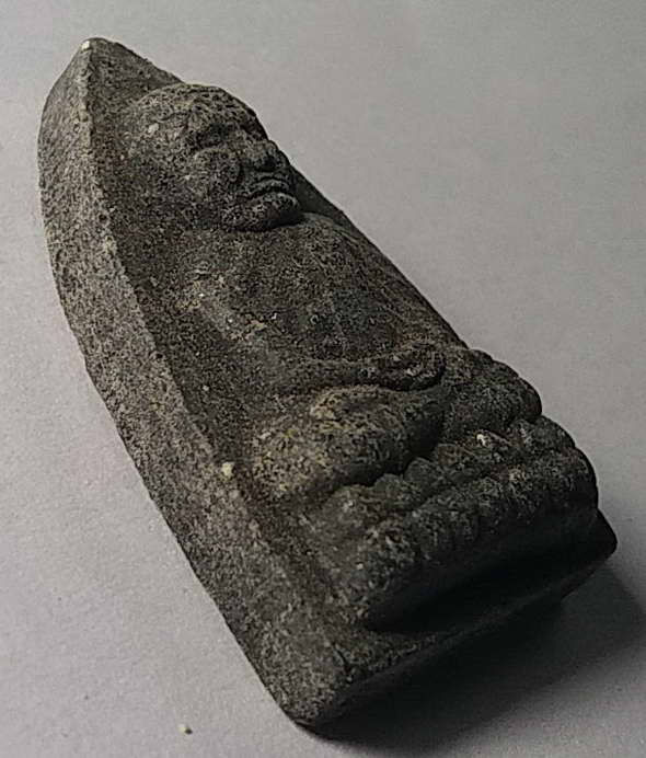 เริ่มที่ 10 บาทครับ หลวงปู่ทวดเนื้อผงใบลาน หลังลายพิมพ์นิ้วมือ พ่อปู่นริศนรินโท