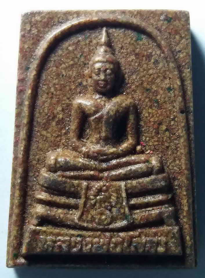 60 บาท หลวงพ่อโสธร เนื้อกระเบื้องหลังคาโบสถ์ พิมพ์ใหญ่หน้าพระประธาน ไม่มีกล่อง แต่มีผงกระเบื้องที่เป