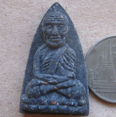 .ลป.ทวด-เนื้อว่านพิมพ์เตารีด หลังเจดีย์ทองแดง รุ่นพระธาตุเจดีย์ ปี2549เลข3743 ลพ.ทองปลุกเสก+กล่อง