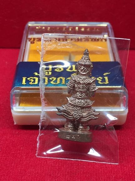 ท้าวเวสสุวรรณ รุ่น บูรพาเจ้าทรัพย์ เนื้อนวะ พระอาจารย์ไพรวัลย์ วัดหาดทรายแดง จ.ตราด 