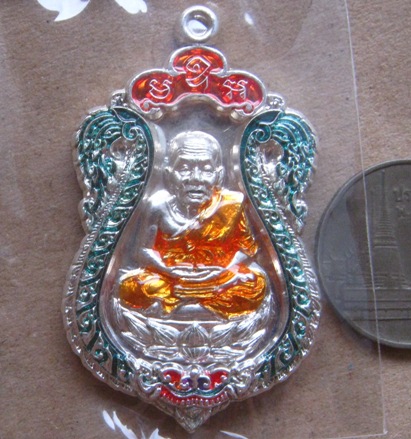 เหรียญเสมา กล่องของขวัญ พ่อท่านพรหม วัดพลานุภาพ จ ปัตตานี ปี2555 กะหลั่ยทองลงยา3สี หมายเลข+กล่อง