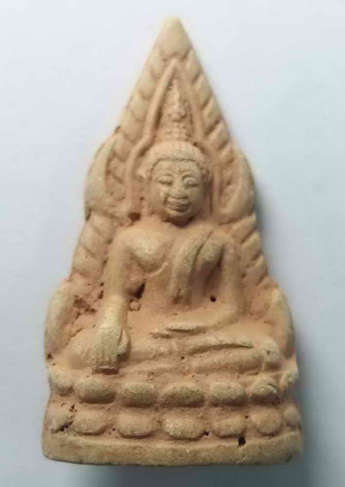 20 บาท รูปหล่อเนื้อดินเผาพระพุทธชินราช พิมพ์หลังอุ วัดพระศรีรัตนมหาธาตุ จังหวัดพิษณุโลก ไม่ทราบปีที่