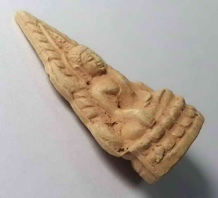 20 บาท รูปหล่อเนื้อดินเผาพระพุทธชินราช พิมพ์หลังอุ วัดพระศรีรัตนมหาธาตุ จังหวัดพิษณุโลก ไม่ทราบปีที่