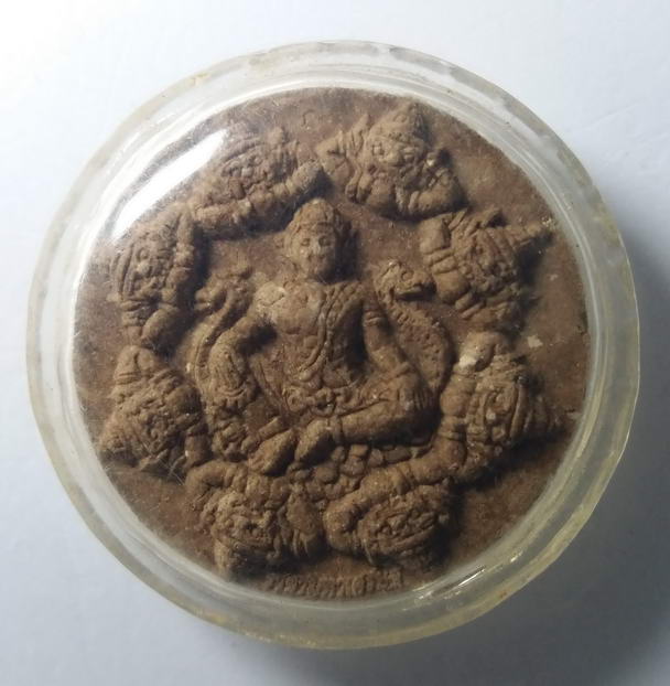 30 บาท จตุคามรามเทพเนื้อไม้เทพทาโร ไม่ทราบรุ่นได้มาอย่างนี้  เลี่ยมจับขอบทอง (ไม่มีห่วง) เจ้าของเดิม
