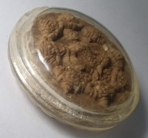 30 บาท จตุคามรามเทพเนื้อไม้เทพทาโร ไม่ทราบรุ่นได้มาอย่างนี้  เลี่ยมจับขอบทอง (ไม่มีห่วง) เจ้าของเดิม