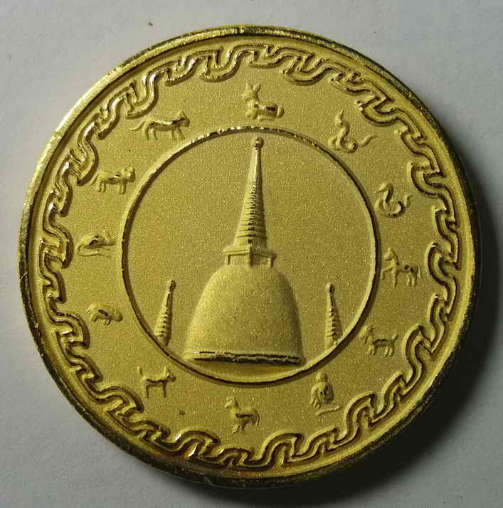 100 บาท  เหรียญ กะไหล่ทองลงยาดำพ่นทราย ปิดตาพังพระกาฬ รุ่นจอมจักรพรรดิมหาบารมี หมายเลข 569