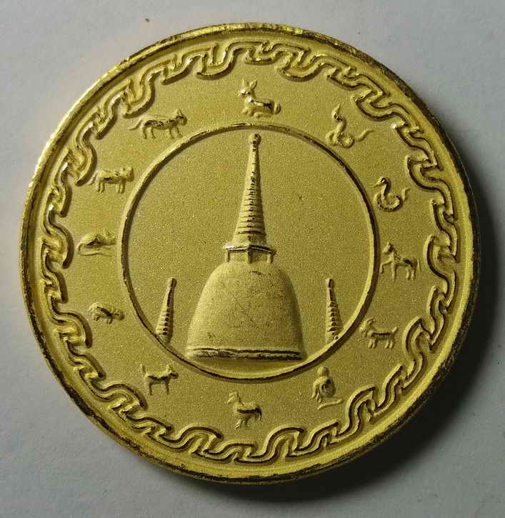 100 บาท เหรียญกะไหล่ทองลงยาน้ำเงินพ่นทรายปิดตาพังพระกาฬรุ่นจอมจักรพรรดิมหาบารมีหมายเลข 1805