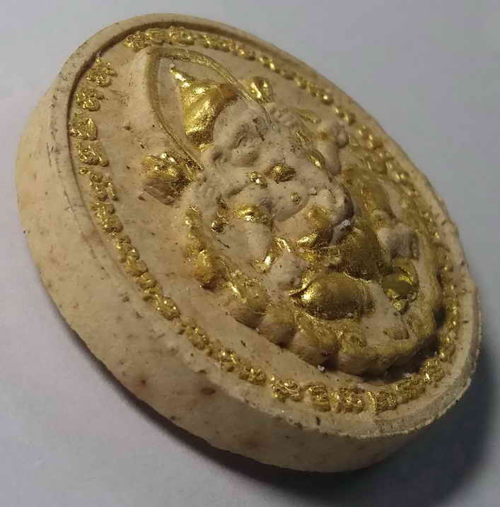 30 บาท พระพิฆเณศวรเนื้อผงปิดทองคำเปลว หลังจากลูกค้าไม่ทราบรุ่นขนาด 3 cm ที่ขอบมีโค๊ต ท. BOX RED