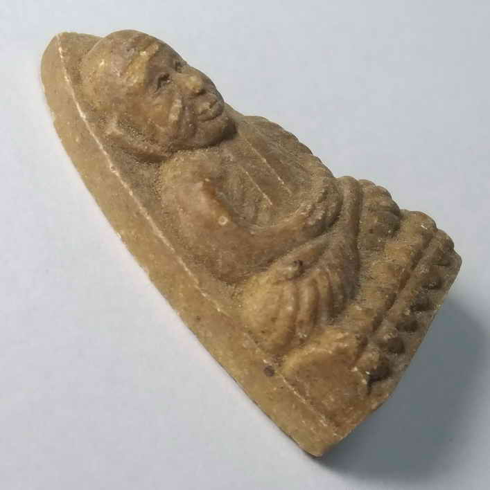 50 บาท หลวงปู่ทวด หลังยันต์ น่าจะออกวัดอื่นไม่ใช่ออกวัดช้างให้ เนื้อผงออกสีน้ำตาลครับ BOXP 16