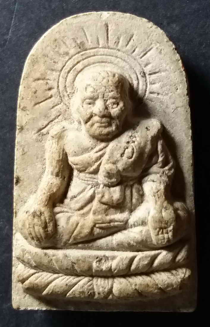 40 บาท หลวงปู่ทวดเนื้อผงพุทธคุณ หลังยันต์นะ ผมว่าคงไม่ได้ออกวัดช้างให้ ขออนุญาต webmaster ลงกระดานนี