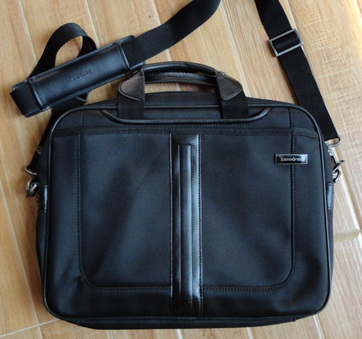 กระเป๋า Samsonite ของแท้ ใส่เอกสาร,ของใช้มีช่องใส่โน๊ตบุด สีดำสวย ช่องเยอะ 