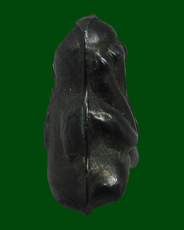 พระปิดตาหลังยันต์ หลวงปู่ใจ วัดเสด็จ จ.สมุทรสงคราม เนื้อเมฆพัตร