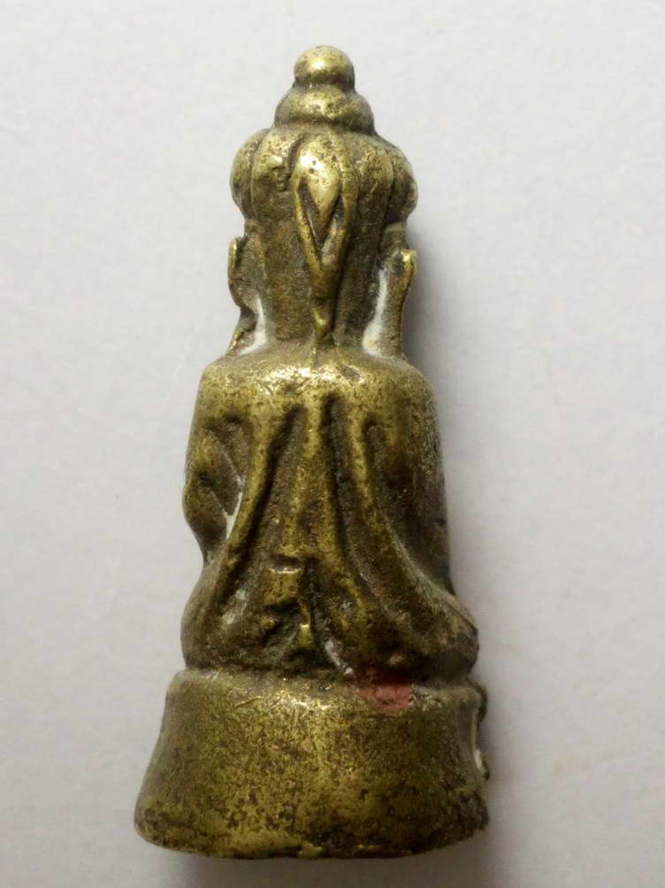 100 บาท รูปหล่อพระบัวเข็ม เนื้อทองเหลืองเก่า เจ้าของได้มาจากจังหวัดพะเยา BOXP 10