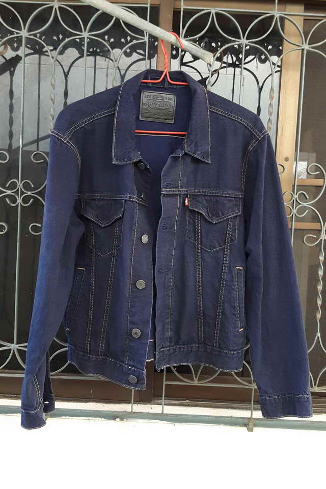 แจ๊คเก็ตลีวายสีเบส ตัดเย็บในไทย ไซด์ L ไหล่ 21"  ซื้อมา 1800 ขาย 1ุ600 รวมค่าส่งด่วนแล้ว