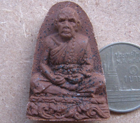รูปเหมือนเตารีดหลวงปู่หมุน ปี57อุดมลาภมหาโภคทรัพย์”เนื้อผงผสมมวลสารเก่าโรยแร่เหล็กน้ำพี้ เปิดโลกธาตุ