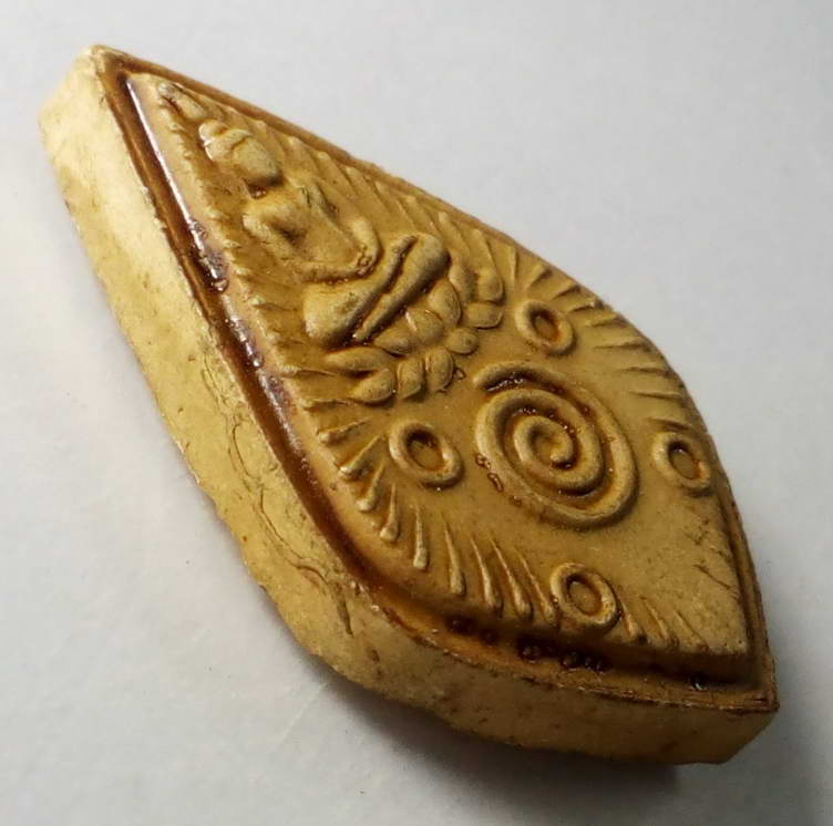  30 บาท แท้แน่นอน พระกลีบบัวเนื้อผง ด้านหลังเขียนว่าวัดใหม่ แต่ไม่ทราบจังหวัด ไม่ทราบที่ครับ เชิญครั