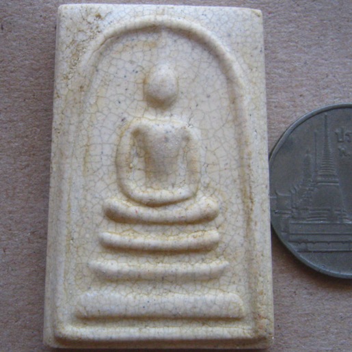 พระสมเด็จวัดระฆังเนื้อแตกลายงา ปี2546 รุ่นเอ็ม16(ยิงไม่เข้า)พิมพ์ใหญ่ทรงนิยมเกศทะลุซุ้ม+กล่องเดิม