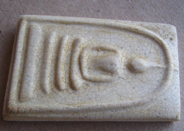 พระสมเด็จวัดระฆังเนื้อแตกลายงา ปี2546 รุ่นเอ็ม16(ยิงไม่เข้า)พิมพ์ใหญ่ทรงนิยมเกศทะลุซุ้ม+กล่องเดิม