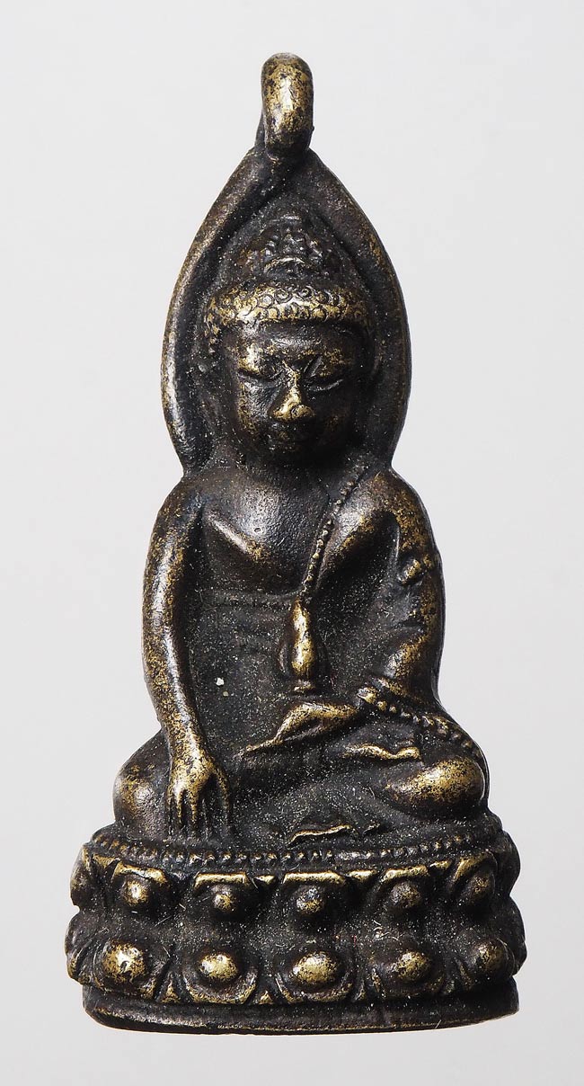 20บาท...พระหล่อพระชัยวัฒน์ครึ่งซีก หลังยันต์  ไม่ทราบที่///F311