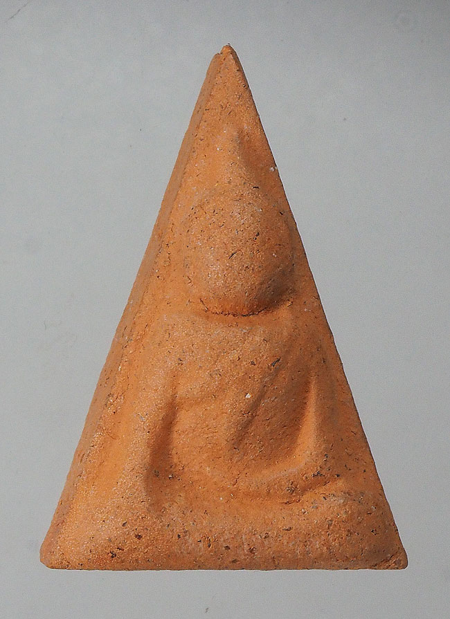 20บาท...พระนางพญา หลังยันต์ เนื้อดิน ไม่ทราบที่ ///F341