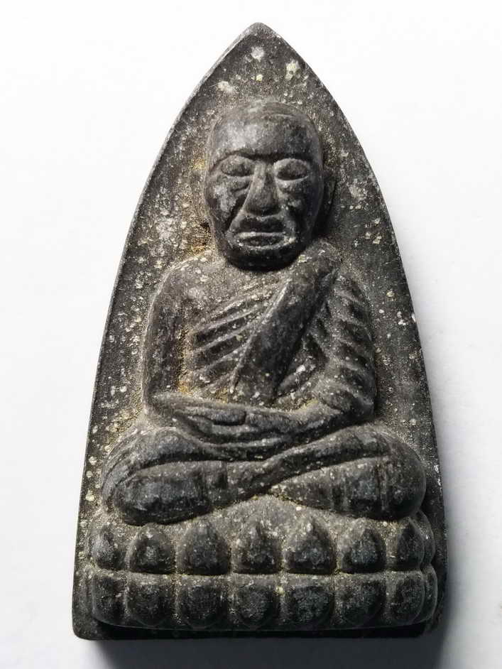 60 บาท หลวงปู่ทวดเนื้อผงใบลานหลังยันต์นะเฉลียวเพชร น่าจะออกวัดอื่นไม่ใช่ออกวัดช้างให้  ขออนุญาตเว็บม