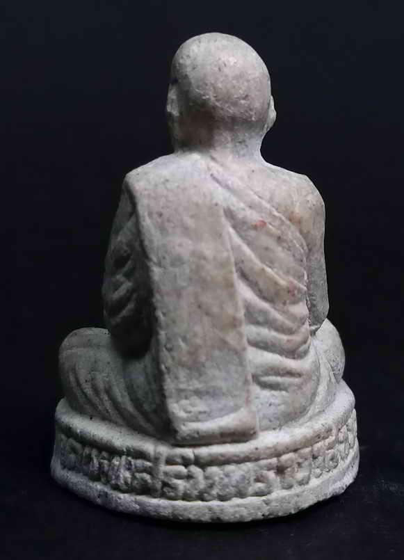 100  บาท รูปหล่อลอยองค์ เนื้อผง สมเด็จพระวันรัต  วัดเทพสิรินทราวาส  กดโค๊ต ที่สังฆาฏิ