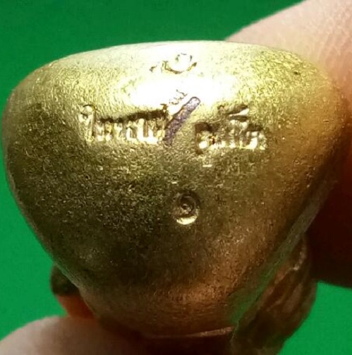 หลวงปู่ทวด วัดในหาน ภูเก็ต พิมพ์เบ้าทุบ เนื้อเปียกทอง ปี36 ตอก 4โค๊ต อ.นอง ปลุกเสก...เคาะเดียวแดง...