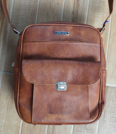 กระเป๋าสะพาย SAMSONITE ของแท้ ขนาดใส่เอกสาร,โน๊ตบุคหรือของใช้อื่นๆหรือใช้สะพายเดินทาง ทำใน MEXICO