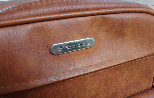 กระเป๋าสะพาย SAMSONITE ของแท้ ขนาดใส่เอกสาร,โน๊ตบุคหรือของใช้อื่นๆหรือใช้สะพายเดินทาง ทำใน MEXICO