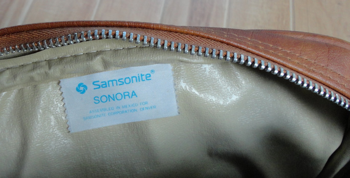 กระเป๋าสะพาย SAMSONITE ของแท้ ขนาดใส่เอกสาร,โน๊ตบุคหรือของใช้อื่นๆหรือใช้สะพายเดินทาง ทำใน MEXICO