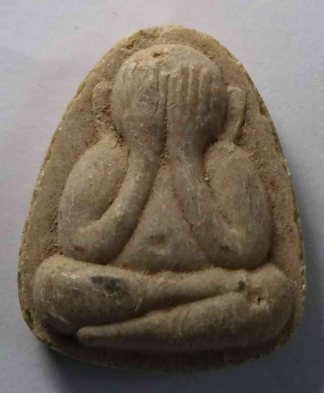 30 บาท พระปิดตาเนื้อผง หลังรูปเหมือนหลวงพ่อเขียน