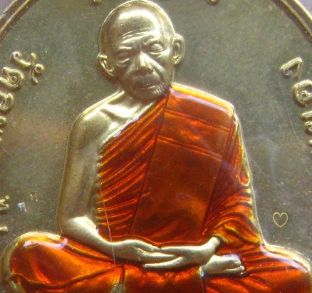 เหรียญเจริญพร โชคดี มั่งมี ศรีสุข หลวงปู่ทิม วัดละหารไร่ จ.ระยอง ปี2558เลข8979 ทองฝาบาตรลงยา+กล่อง