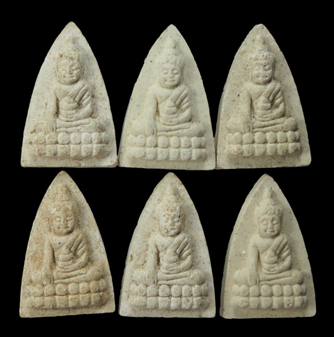 20บาท...พระพุทโธน้อย วัดอาวุธ เนื้อผงพุทธคุณ ปี 2553 6 องค์ ///2
