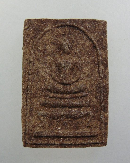๒๐ พระสมเด็จผงว่าน