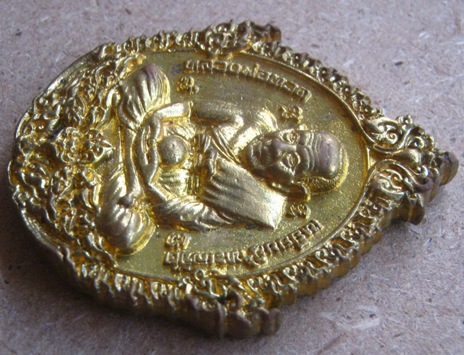 เหรียญหล่อฉีดพิมพ์เปิดโลก หลวงปู่ทวด-หลวงปู่ดู่ วัดสะแก อยุธยา ปี2556 รุ่น๑๐๙ปี บารมีหลวงปู่ดู่+กล่อ