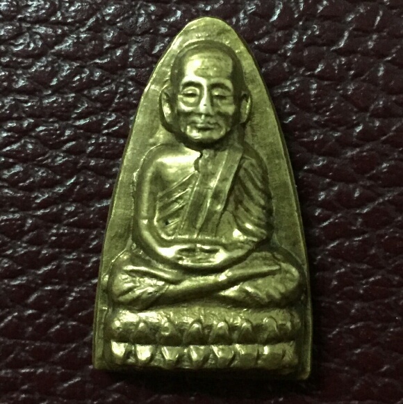 หลวงปู่ทวดพิมพ์เตารีด วัดช้างให้ ปี 24 หลังตัวหนังสือ(บล็อกนิยม 3จุด) เนื้อทองเหลือง จ.ปัตตานี 