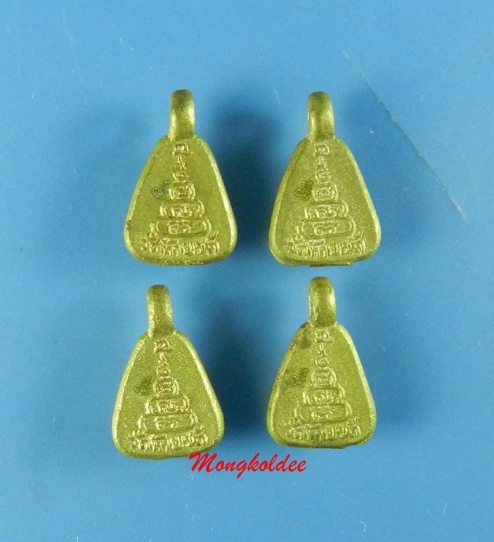 เหรียญหล่อหลวงพ่อเงิน วัดท้ายน้ำ พิมพ์จอบจิ๋ว รุ่นรวยเงินล้าน ปี61 เนื้อชนวนระฆังเก่า 4 องค์