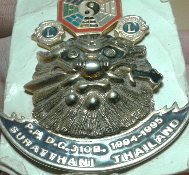 ยันต์แปดเหลี่ยมเสือคาบดาบ เนื้อกะไหล่ทอง ขนาดเท่าฝ่ามือ