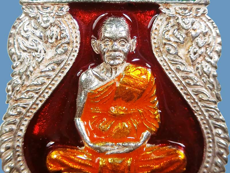 เหรียญเสมาหล่อโบราณ มหามงคล ๘ รอบ หลวงปู่นาม วัดน้อยชมภู่ เนื้อเงินลงยา สวยๆกล่องเดิม